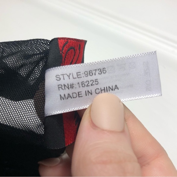 Risque One size fits all Two-part cup construction with lace & strappy details - Picture 6 of 6